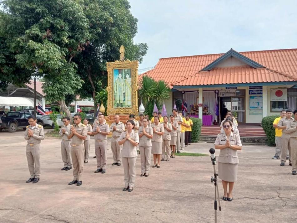  คณะผู้บริหาร สมาชิกสภาฯ ข้าราชการ พนักงาน ลูกจ้าง อบต.โคกกลางร่วมกิจกรรมเคารพธงชาติหน้าเสาธง สวดมนต์ไหว้พระ แผ่เมตตาจิต เพื่อแสดงถึงความจงรักภักดีต่อ ชาติ ศาสนา สถาบันพระมหากษัตริย์